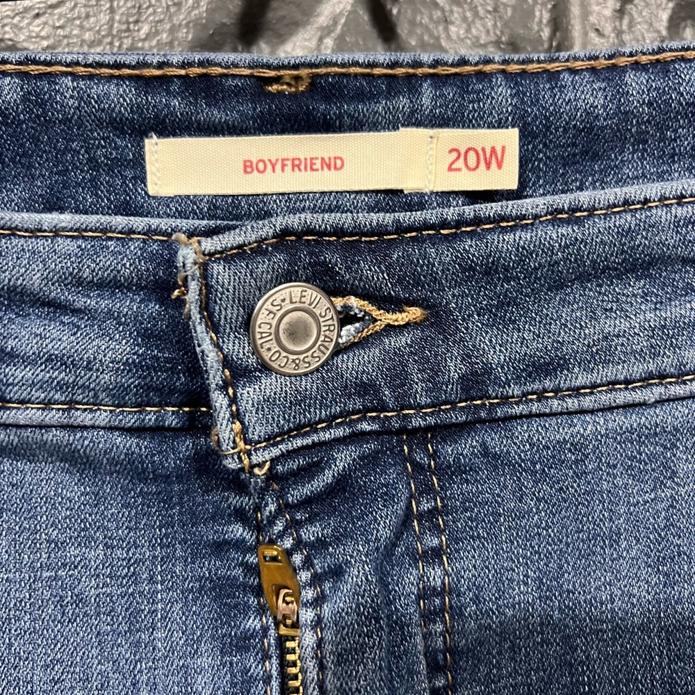 Levi's Women's Distressed boyfriend Blue Jeans - Picture 2 of 5